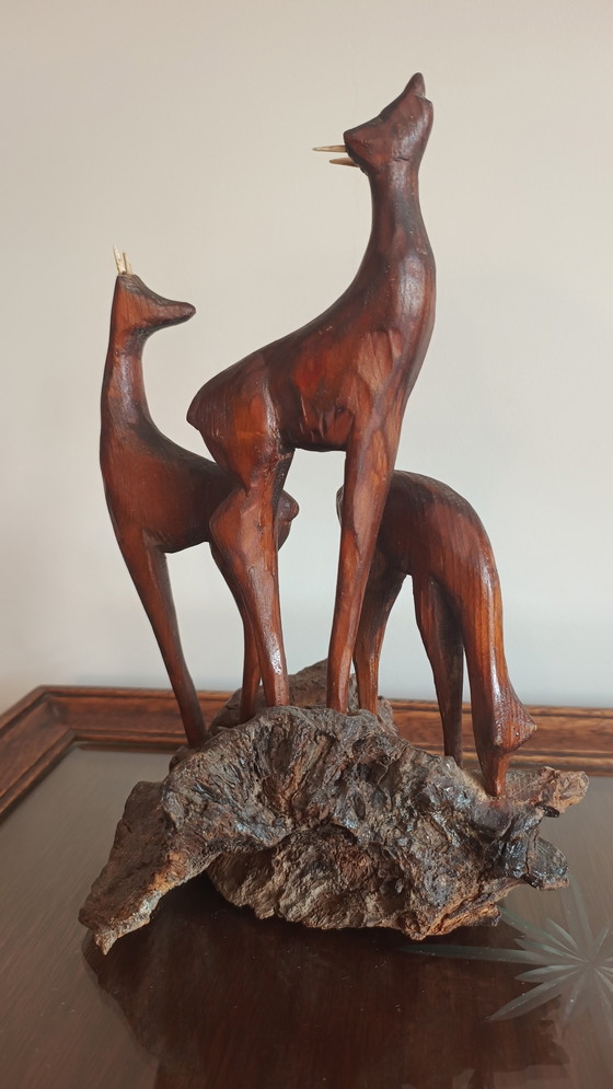 Image 1 of Cerf en bois avec son petit, style années 1960