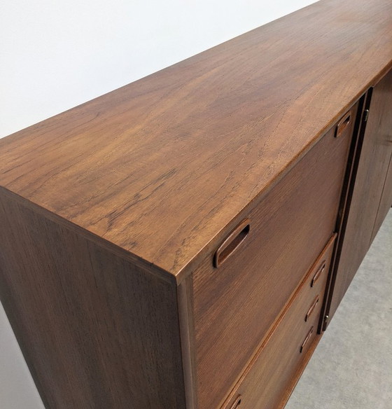 Image 1 of Lang dressoir uit het midden van de vorige eeuw, O.M.F.