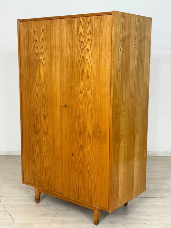 Image 1 of Bellissimo armadio/ripostiglio/mobiletto vintage Hellerau, metà secolo.