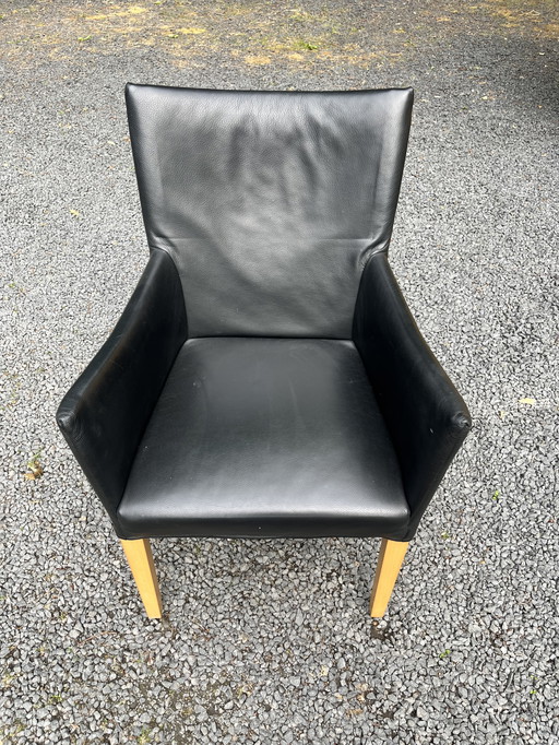 Bert Plantagie leather armchair - black leather with wooden legs
