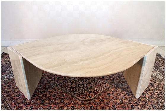 Image 1 of Table basse Roche Bobois forme œil en travertin 1970/80