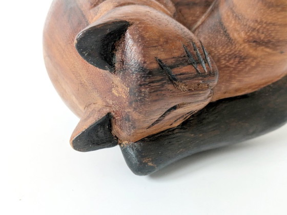 Image 1 of Figurine de chat siamois endormi à crinière de main | Teck milieu du siècle