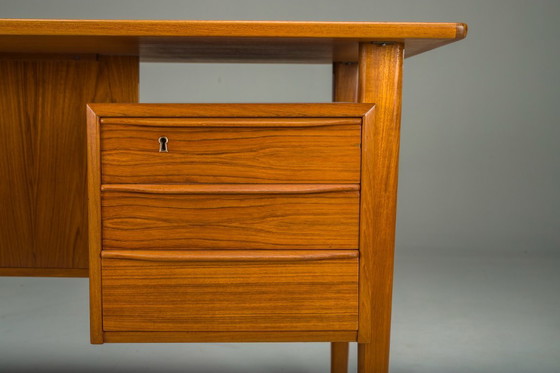 Image 1 of Dänischer Teakholz-Schreibtisch von Peter Lovig Nielsen für Hedensted Mobelfabrik, 1964