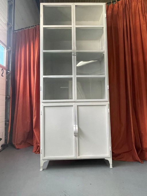 Stahl Apothekerschrank