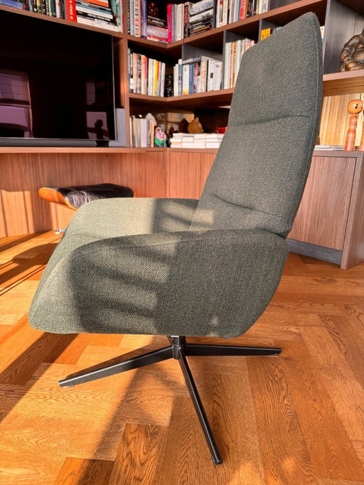 Poltrona girevole Montel Ergo con poggiapiedi