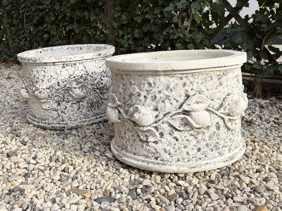 Image 1 of 2 grandi vasi decorativi vintage in cemento