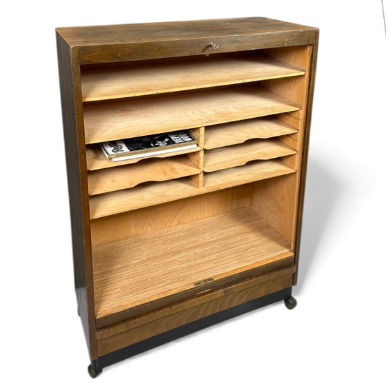 Image 1 of Archiefkast met rolluiken, circa jaren 1930