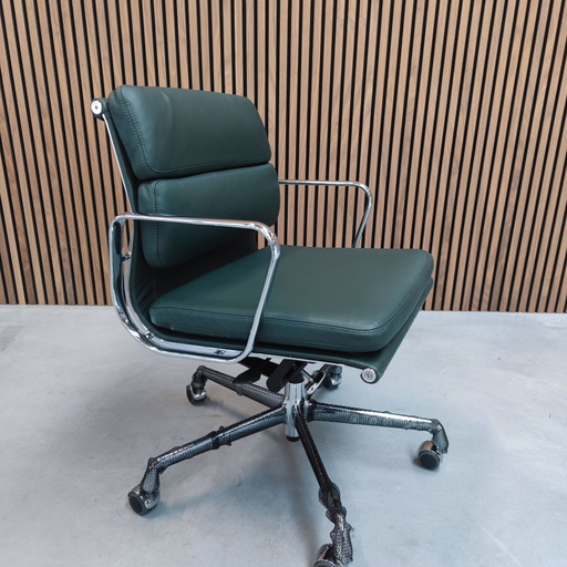 Vitra Eames EA 217