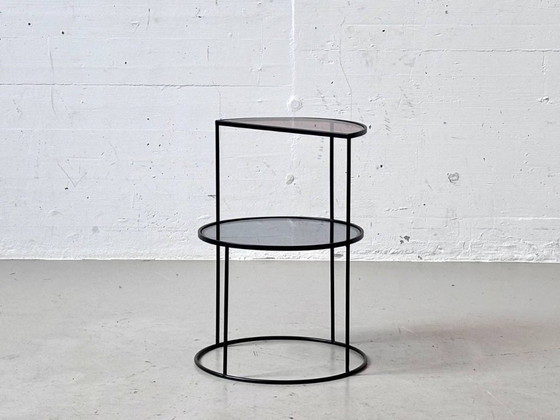 Table d'appoint sculpturale en métal noir et verre fumé – Tables basses, Glass (photo 11 of 18)