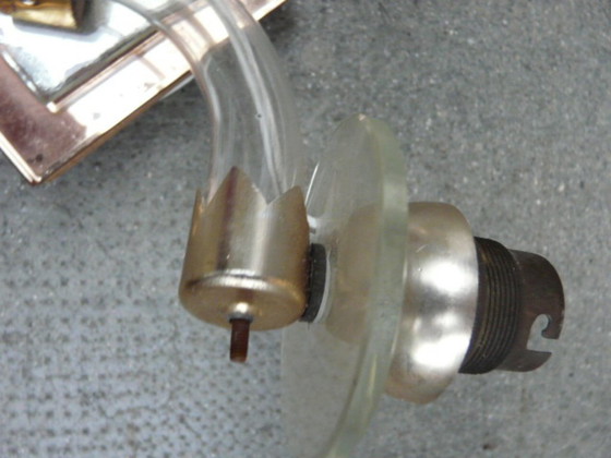 Image 1 of Aplique de pared Art Déco de dos brazos con espejo y latón.