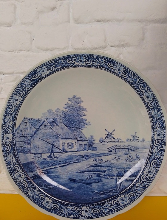 Image 1 of Delfts Blauw bord Ø 39 cm van Royal Sphinx Boch gesigneerd