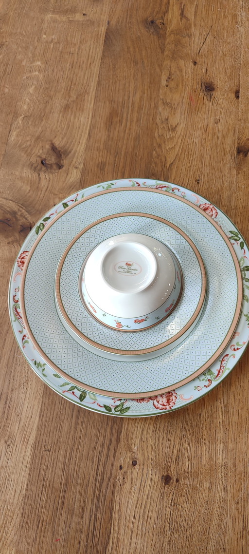 Vajilla de porcelana fina de la marca Rose Garden