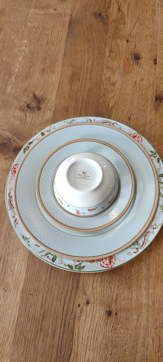 Image 1 of Vajilla de porcelana fina de la marca Rose Garden