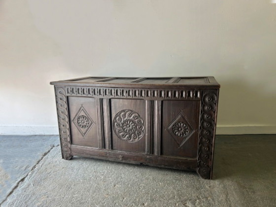 Rare 17th Century Carved Oak Coffer Charles II Period Circa 1660-1680 – Storage cabinet, Wood (photo 5 of 8)