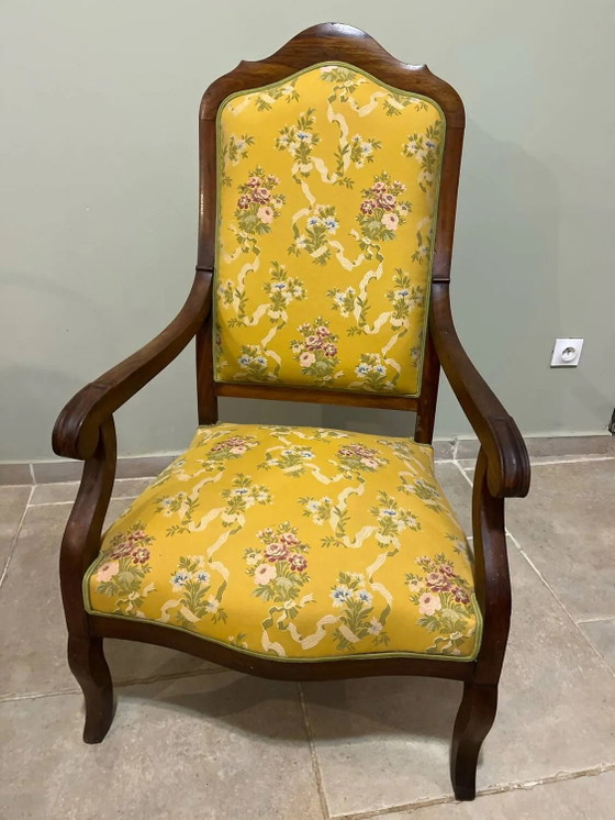 Sessel im Louis XV Stil aus Massivholz, gelber Blumenstoff. – Wood (photo 2 of 16)