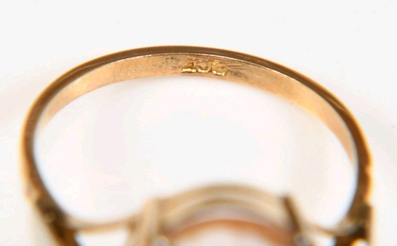 Image 1 of Beautiful 375 9kt gold ring with shell cameo