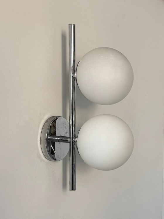 Doppelwandleuchte aus Chrom und Opalmetall, Frankreich, 1970. – Wandleuchten, Glass (photo 5 of 5)