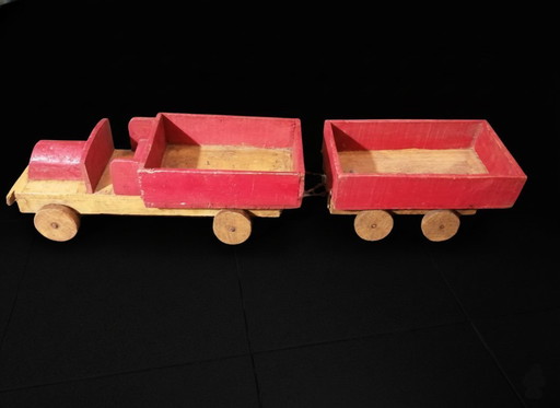 Truck with wooden trailer from the 1940s