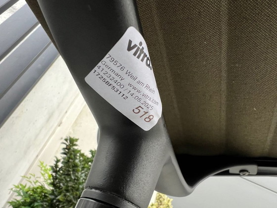 Image 1 of Vitra Eames EA104 Ledersessel