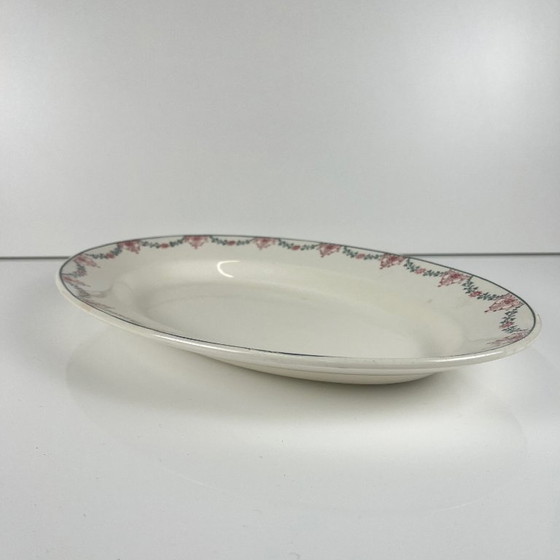 Image 1 of Plat oval Longwy, motif à guirlande rose et vert, début XXe s.