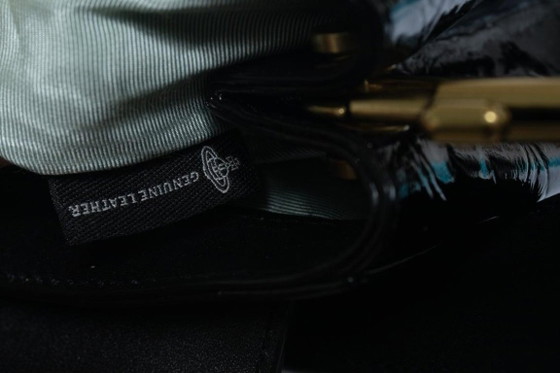 Image 1 of Sac Vivienne Westwood noir noisette à motif crocodile