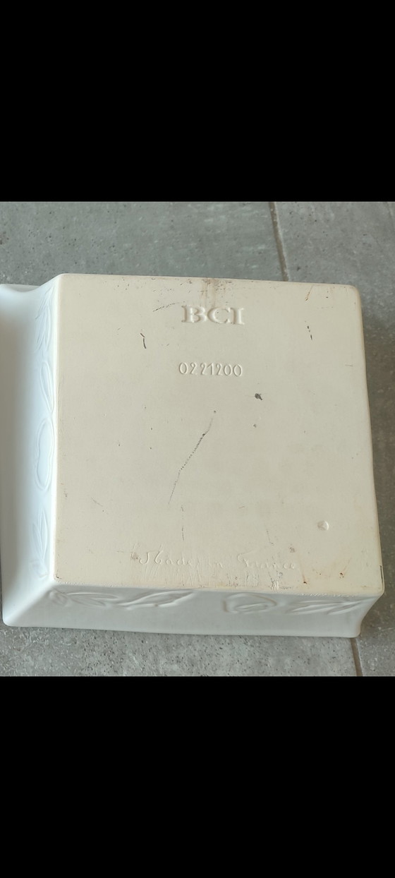 Juego de dos fuentes cuadradas asimétricas para gratinar, numeradas por BCI, fabricadas en Francia. (photo 10 of 15)