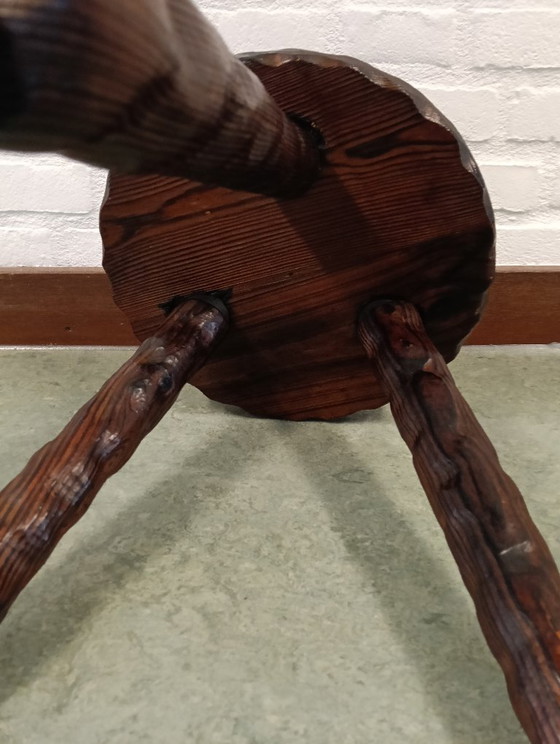 Sgabello brutalista a treppiede vintage anni '50-'60 – Sgabelli, Legno (photo 6 of 8)