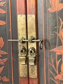 Chinesisches Kabinett mit floralen Motiven - signiertes Interieur