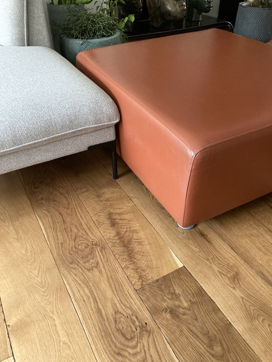 Image 1 of grande poggiapiedi in pelle rosso-marrone 104x104x43(h)