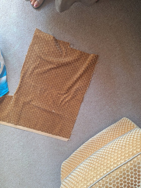 Image 1 of Fauteuil à oreilles en velours ocre doré des années 1960