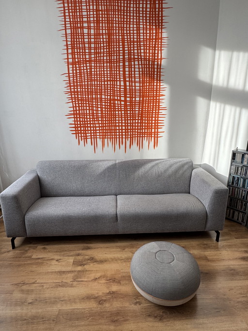 spacious 3 1/2-seater sofa