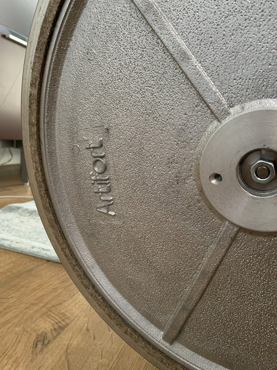 Image 1 of Mesa de centro o mesa auxiliar circular Pierre Paulin Artifort