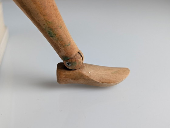 Image 1 of Figurine articulée en bois d'artiste, style milieu du XXe siècle