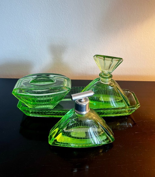 Ensemble de toilette Art Déco en verre à l'uranium de 4 pièces (vers 1930)