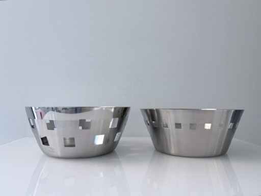 Set of 2 vintage stainless steel geometric design Bowls