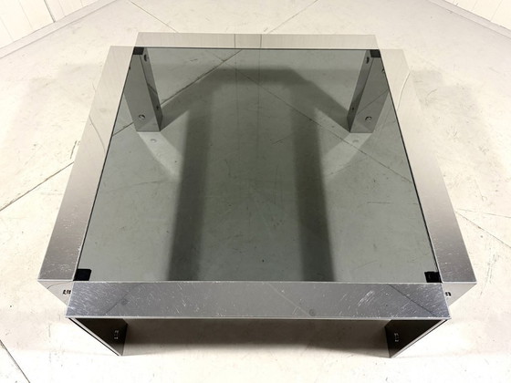 Image 1 of Mesa de centro baja italiana de cromo y cristal ahumado de los años 60.
