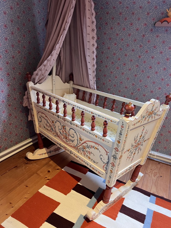 Image 1 of Handbeschilderde Hindeloopen schommel wieg