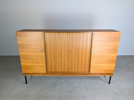 Image 1 of Tavola alta originale di metà secolo Famöla mobili Fama noce