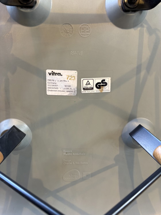 2x Vitra Eames DAW – Sessel, Metal, Plastic (photo 7 of 9)