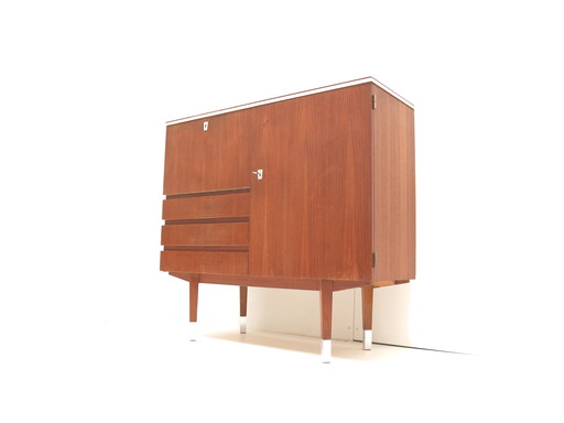 Vintage sideboard cabinet / bar cabinet made of teak from the 1960s