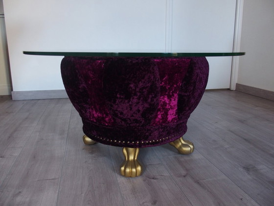 Image 1 of Couchtisch und zwei Thronsessel aus lila-fuchsiafarbenem Samt von BRETZ