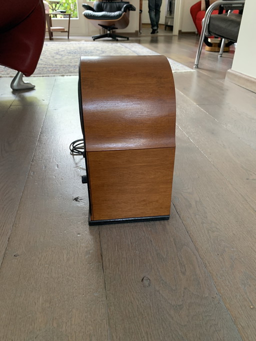 Goedwerkende retro radio van Philips.