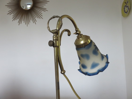 Image 1 of Art Nouveau lamp in brass and Vianne glassware, Signed