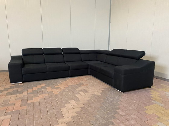 Image 1 of Moderne zwarte stoffen hoekbank