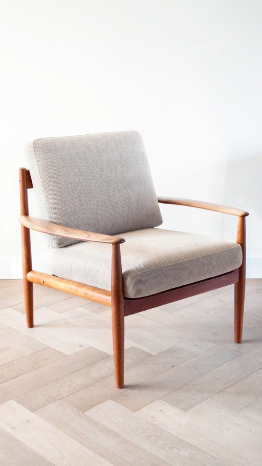 Beautiful and delightful vintage armchair by France & Son