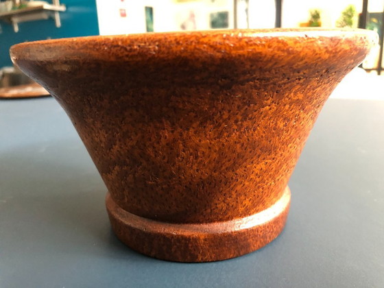 Image 1 of Una ciotola in legno ricavata dalla specie erbacea black-boy dell'Australia occidentale