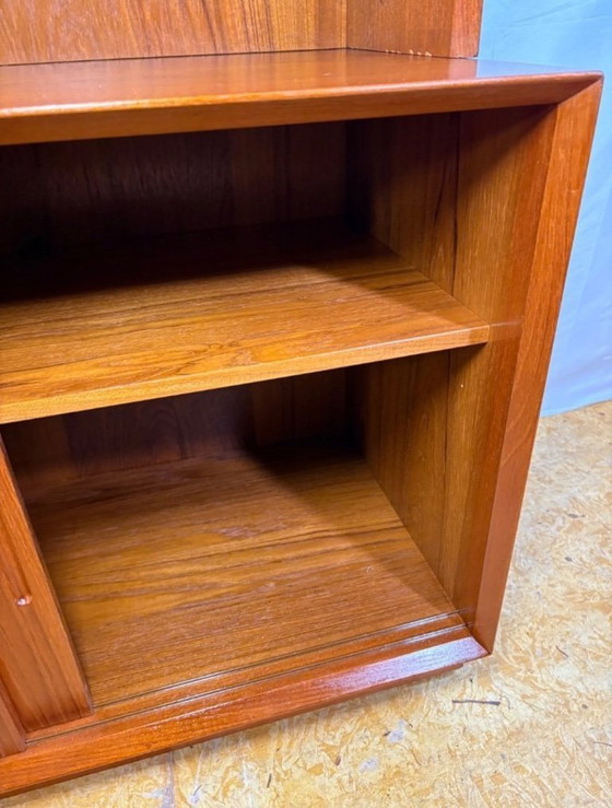 Image 1 of Mueble de pared/librería retro de teca de mediados de siglo de Poul Hundevad (años 60). Un fantástico y elegante mueble de pared
