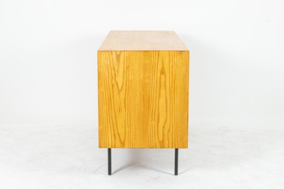 Image 1 of Aparador bajo de fresno con puertas correderas, años 60