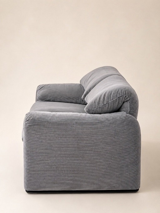 Maralunga 2-zitsbank, Cassina Vico Magistretti, eerste editie 1973, alpaca fluweel. Standaard banken.