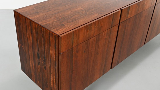 Image 1 of Ib Kofod-Larsen, Rozenhout Credenza. Denemarken, ca.1960